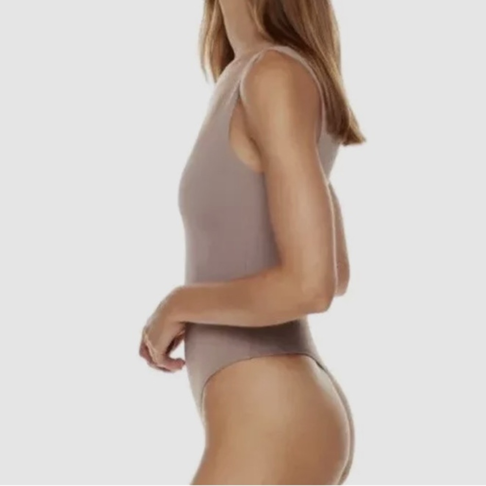 Aritzia Babaton Contour Deep Taupe Sleeveless Square Neck Bodysuit Sz M